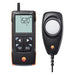 Testo 545 Bluetooth bağlantılı akıllı lüksmetre ve ayrı kablolu ışık probunun ön görünümü